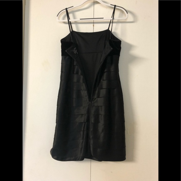 Alex Evenings Tiered Velvet Dress Sz 10P Straps Chic Formal Pencil Small Black - Picture 12 of 12